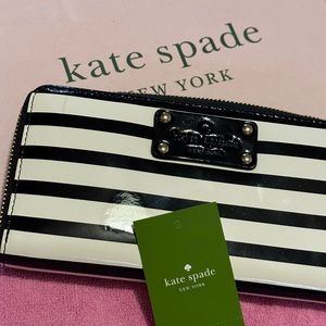 Kate Spade Zippered Wallet Black Cream Wellesley Patent Stripes WLRU1786 NEW NWT